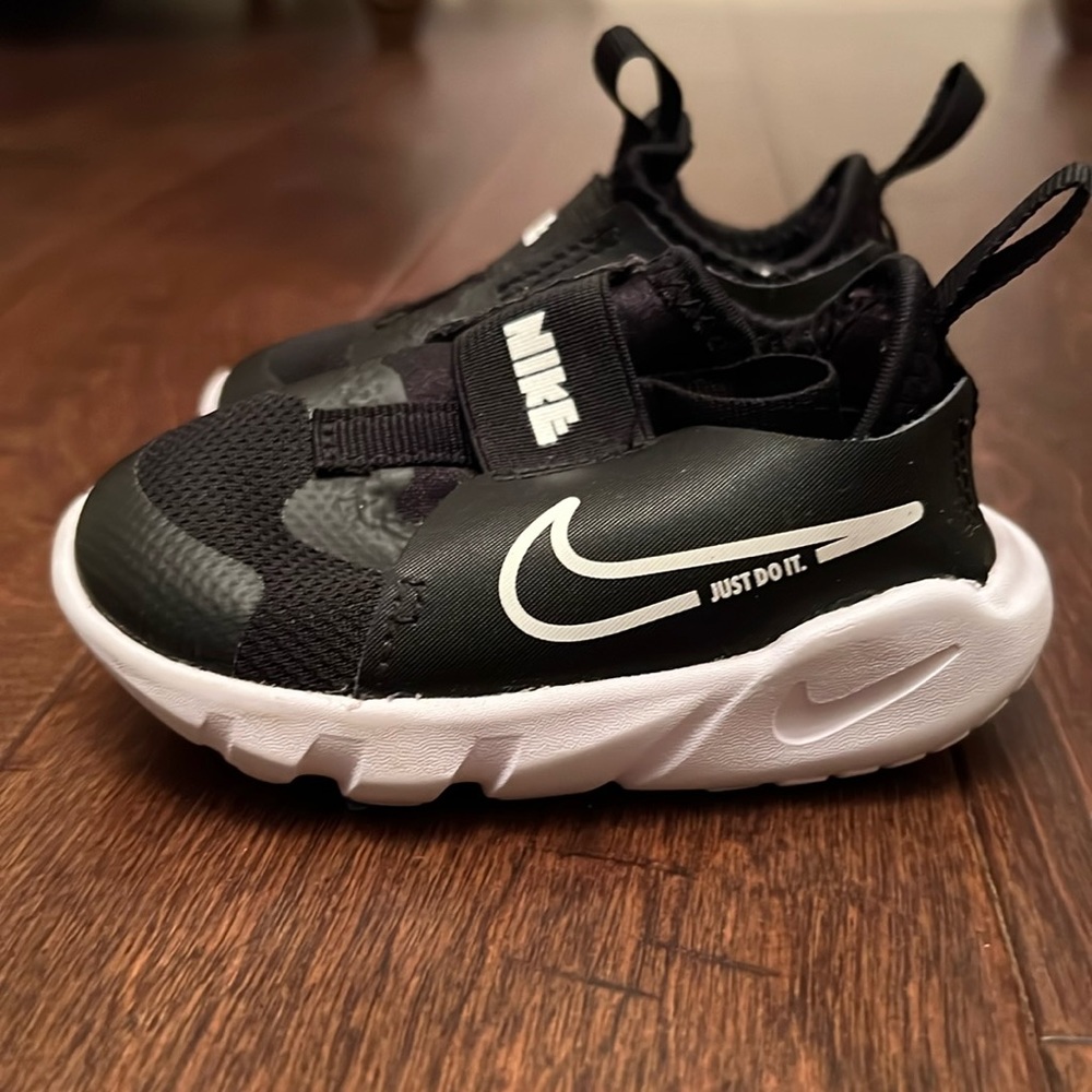 Nike Infant Black Sneakers (size 4c)